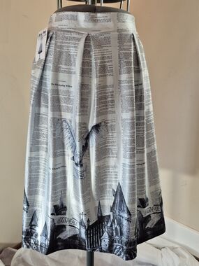 HARRY POTTER Print Pleated Midi Skirt in White & Black